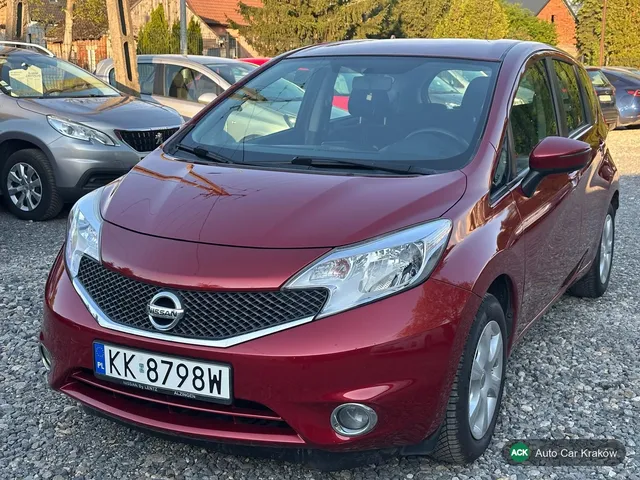 Nissan Note na placu Auto Car Kraków przy Skotnicy 1