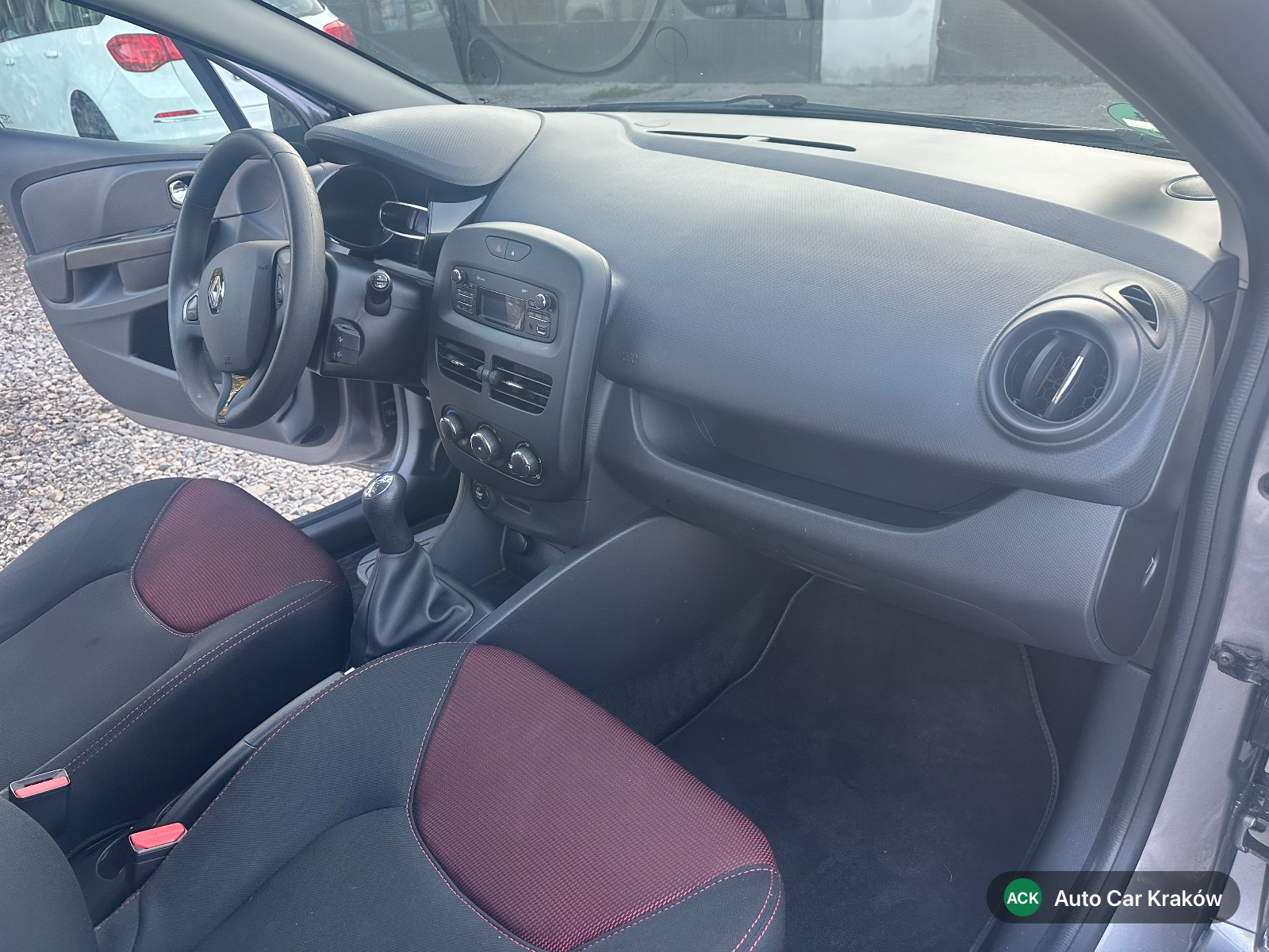 Renault Clio IV 2014, Szary hatchback — zdjęcie 13 z 20