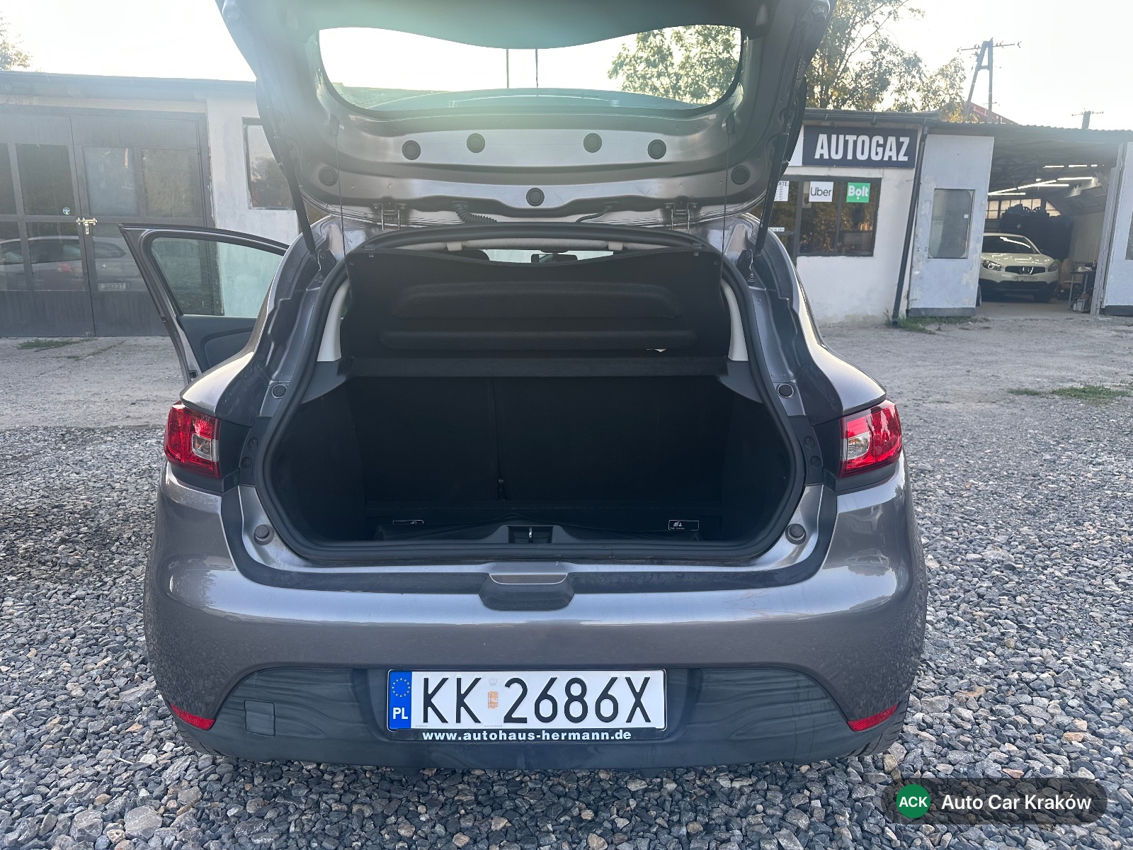 Renault Clio IV 2014, Szary hatchback — zdjęcie 18 z 20