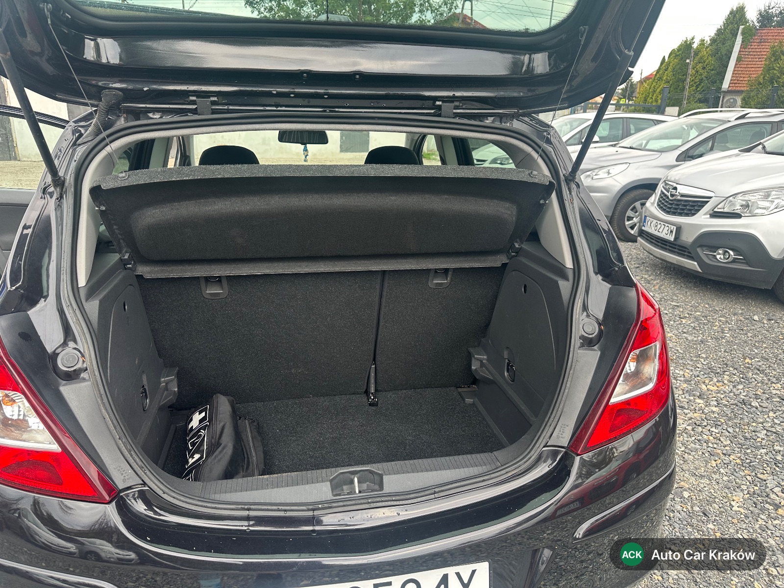 Opel Corsa D 2010, Charny hatchback — zdjęcie 8 z 13