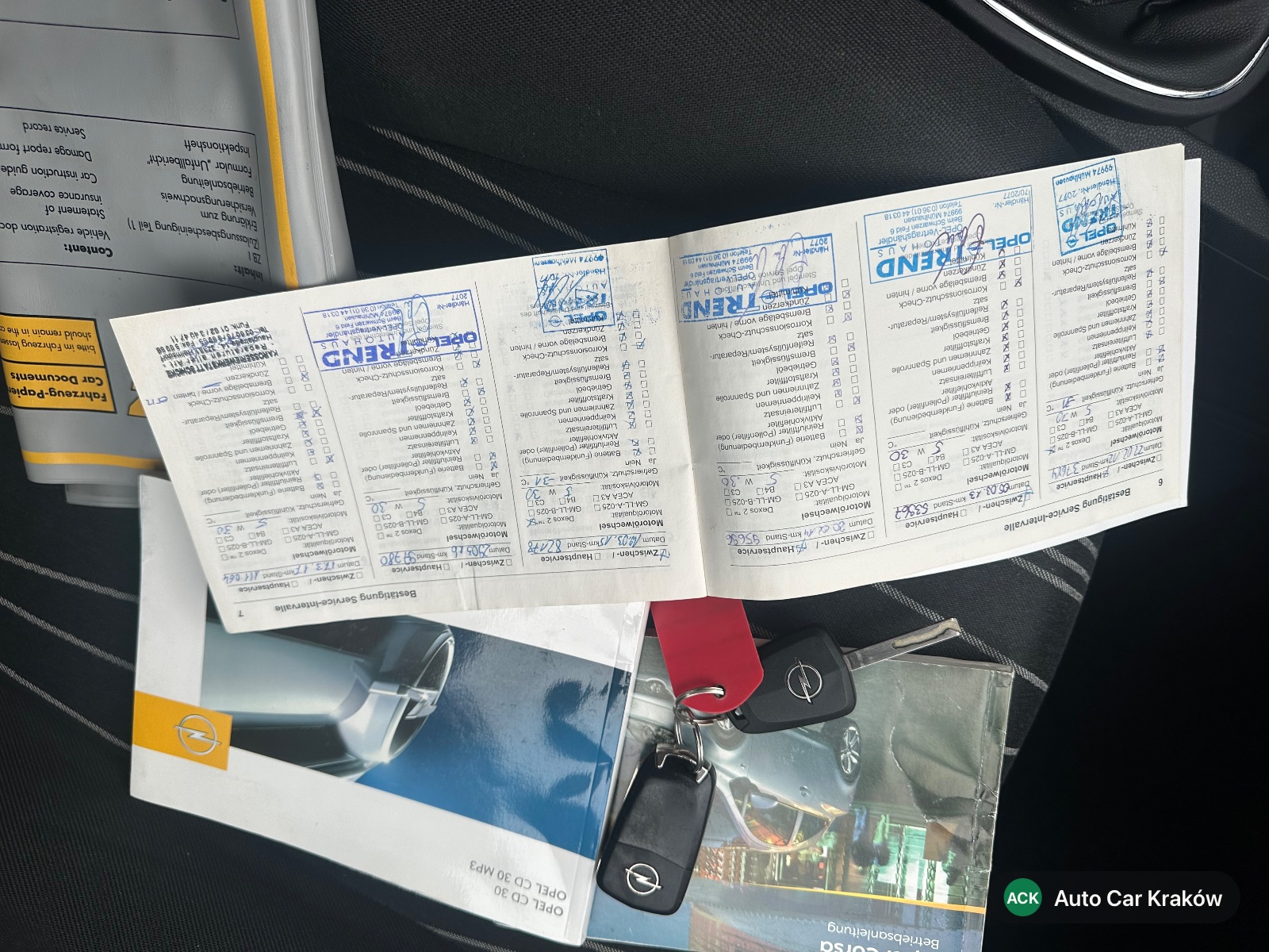 Opel Corsa D 2010, Charny hatchback — zdjęcie 11 z 13