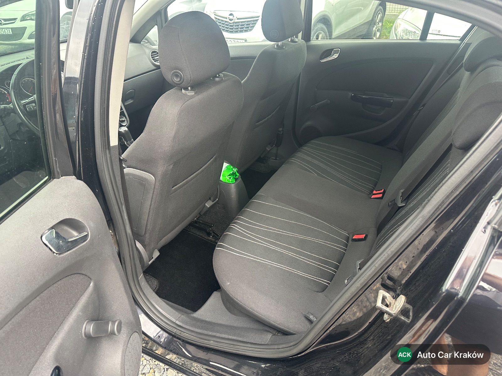Opel Corsa D 2010, Charny hatchback — zdjęcie 7 z 13