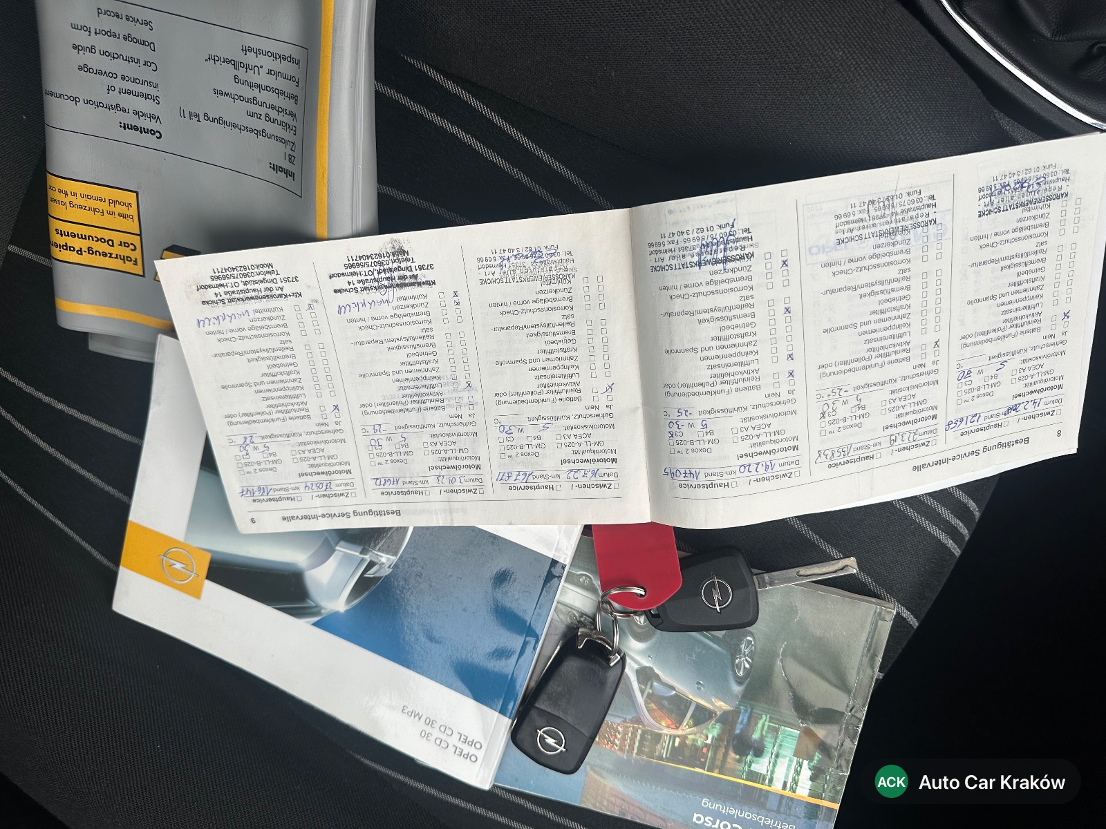Opel Corsa D 2010, Charny hatchback — zdjęcie 12 z 13