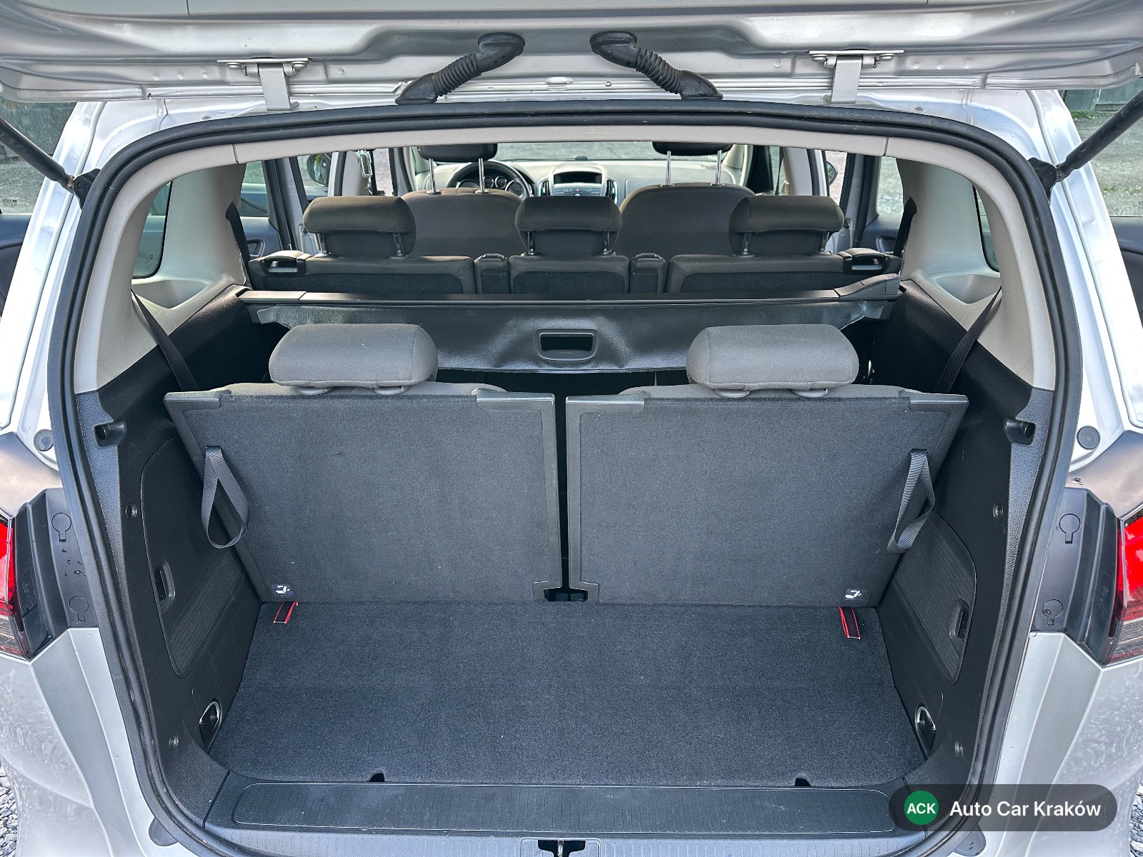 Opel Zafira C 2013, Srebrny van — zdjęcie 9 z 17