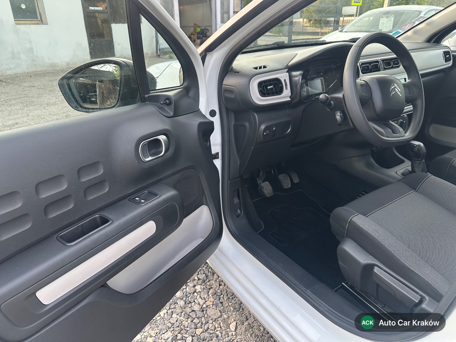 Citroën C3 2017, Bialy hatchback — zdjęcie 10 z 21