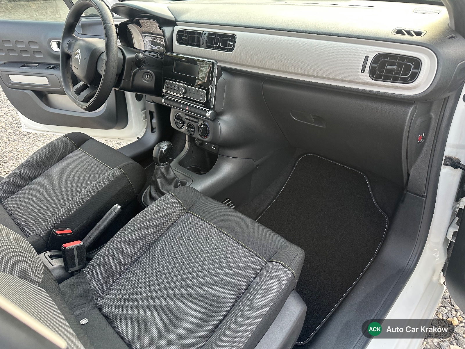 Citroën C3 2017, Bialy hatchback — zdjęcie 14 z 21