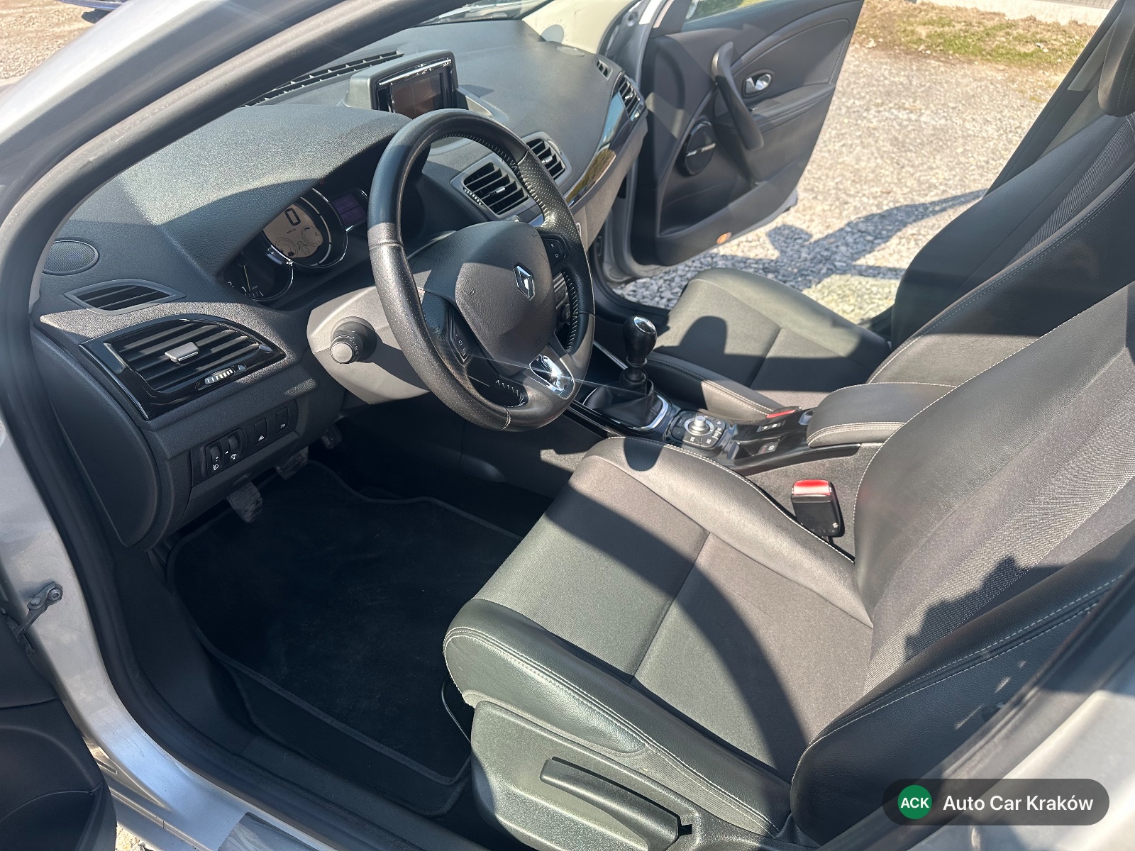 Renault Megane III 2013, Srebrny hatchback — zdjęcie 20 z 21