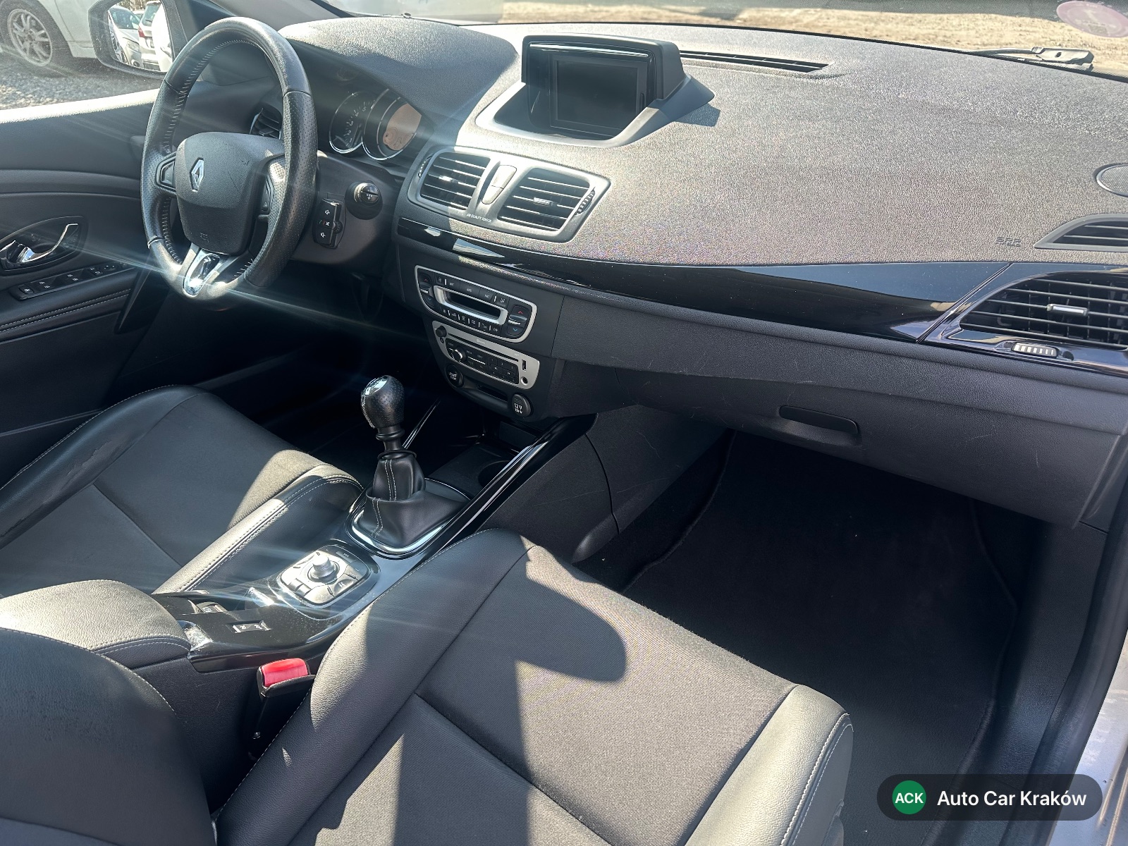 Renault Megane III 2013, Srebrny hatchback — zdjęcie 9 z 21
