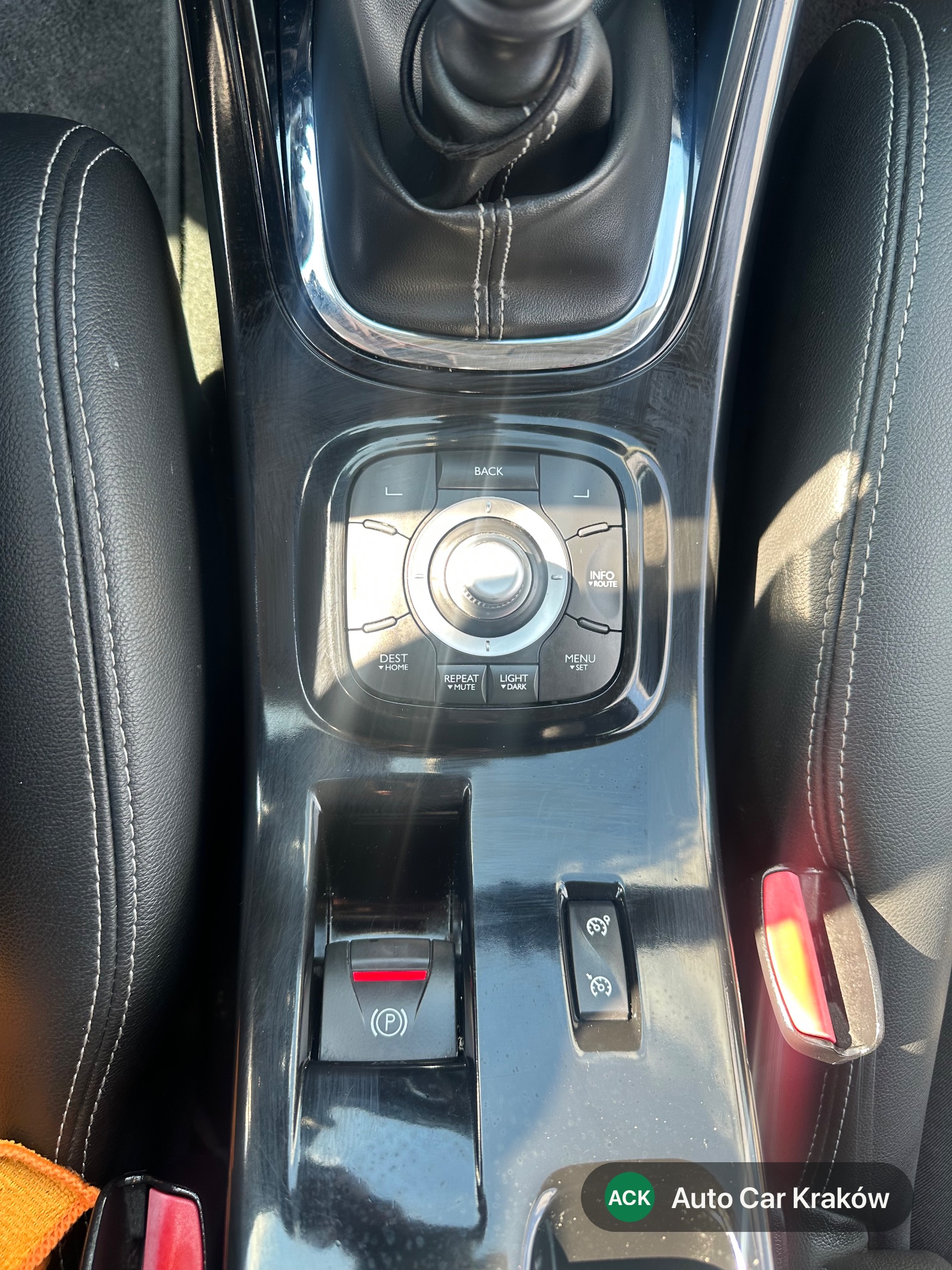 Renault Megane III 2013, Srebrny hatchback — zdjęcie 14 z 21