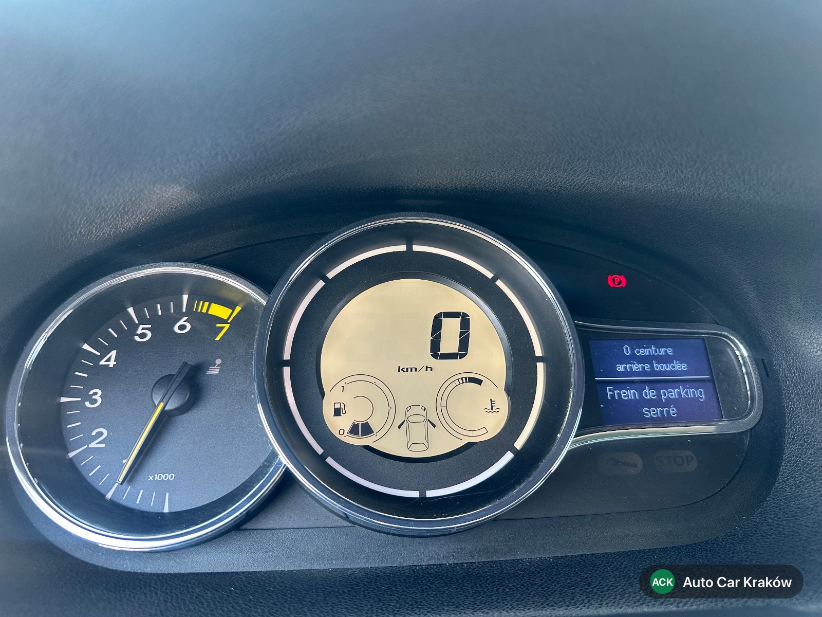 Renault Megane III 2013, Srebrny hatchback — zdjęcie 18 z 21