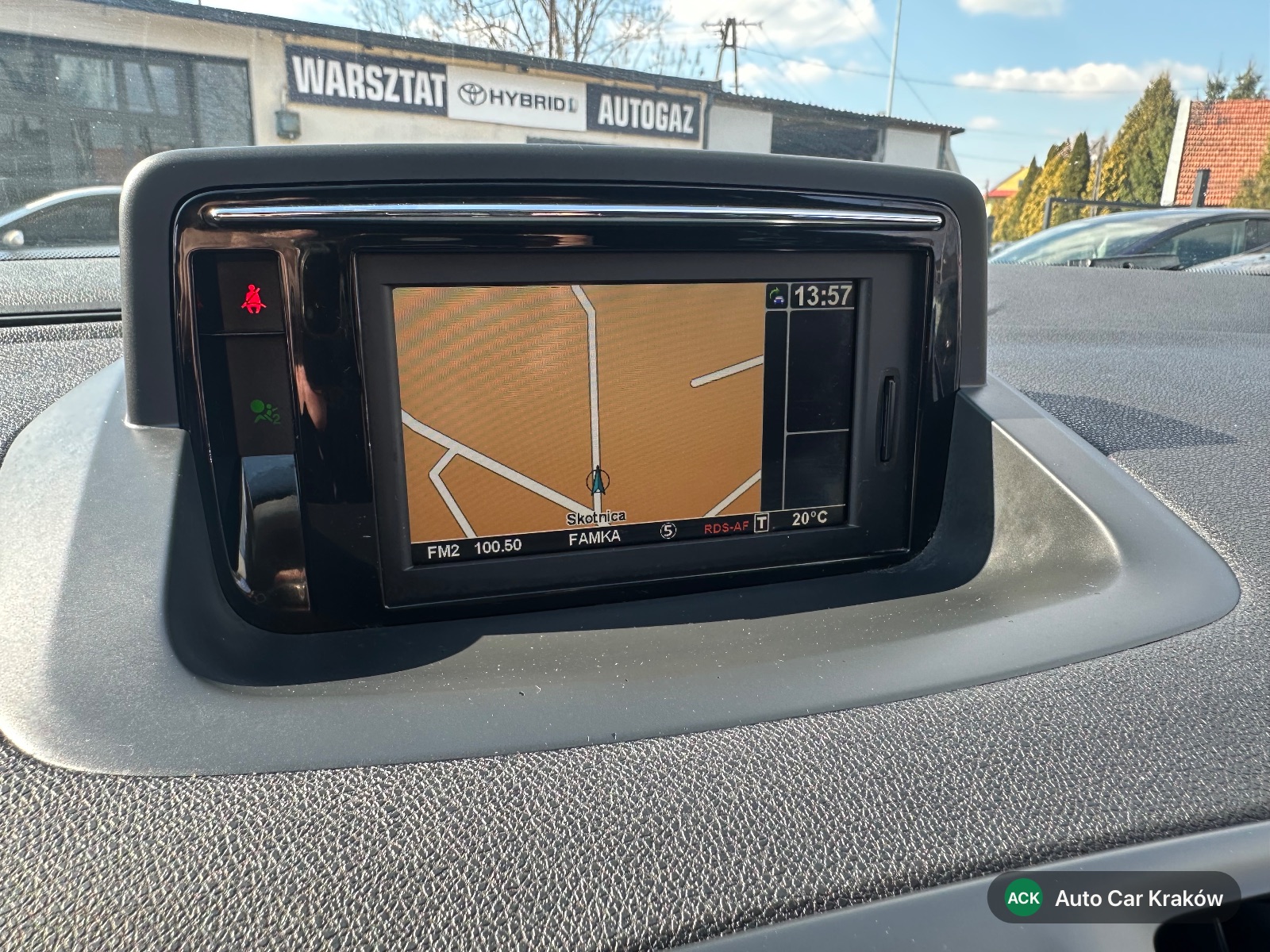 Renault Megane III 2013, Srebrny hatchback — zdjęcie 16 z 21