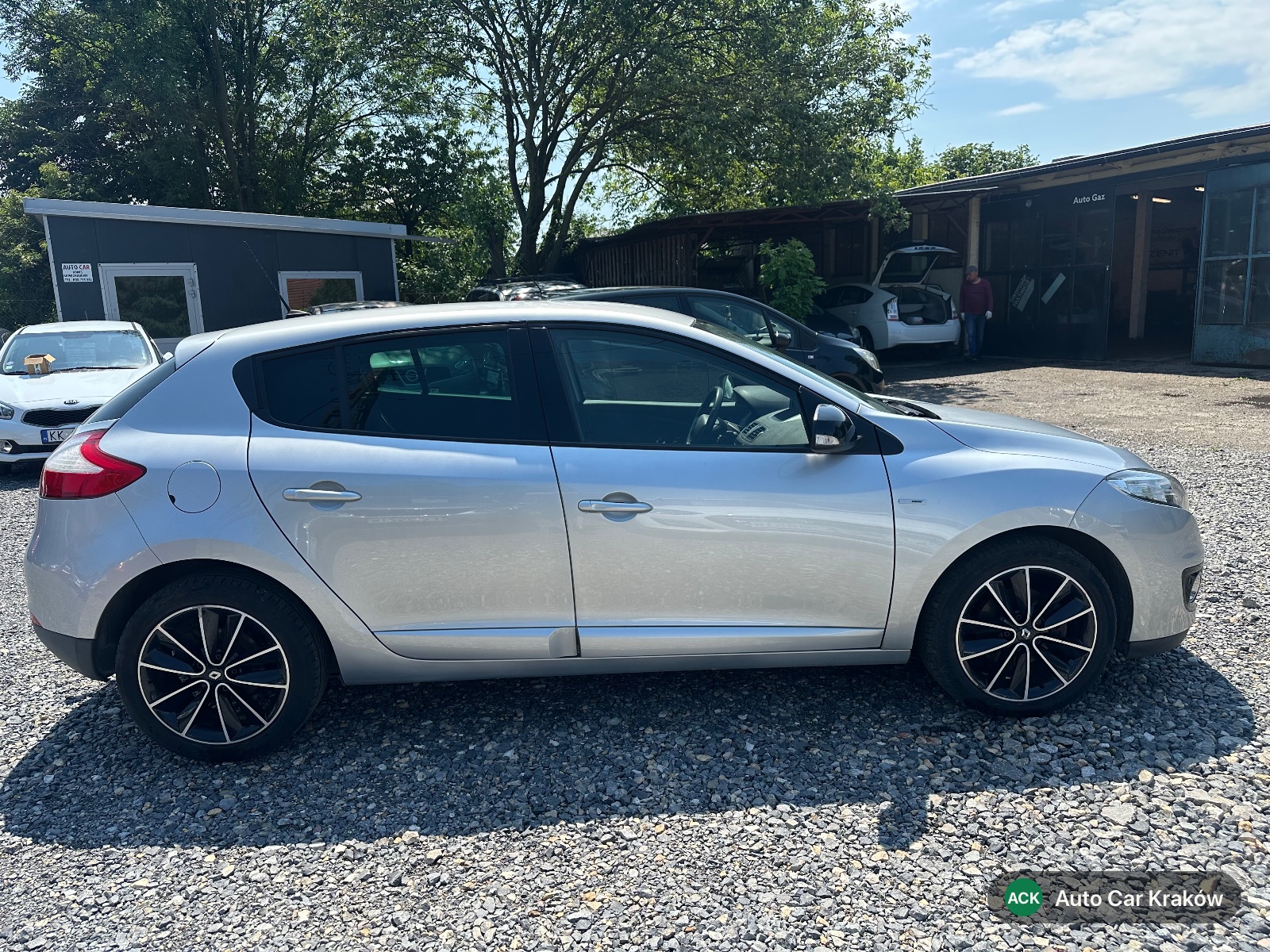 Renault Megane III 2013, Srebrny hatchback — zdjęcie 4 z 21