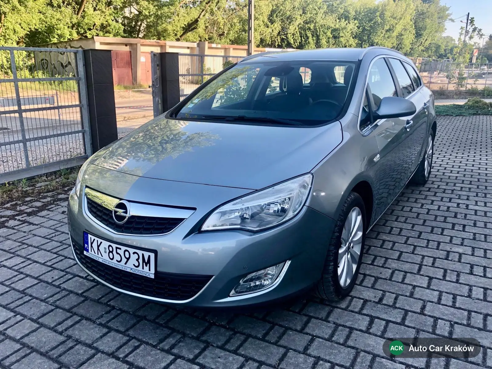 Opel Astra J 2012 — powiększenie