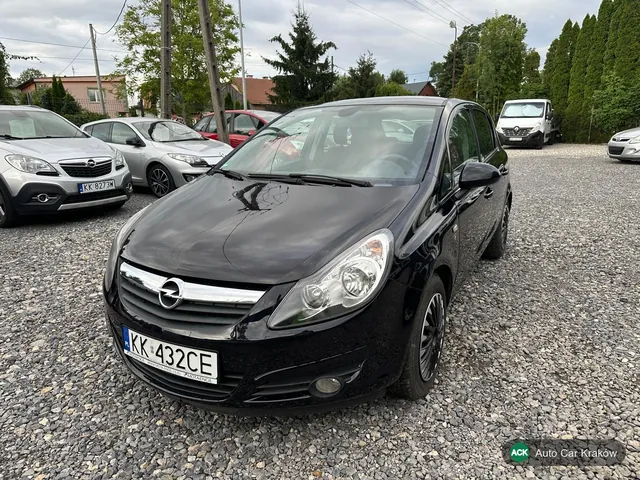 Opel Corsa na placu Auto Car Kraków przy Skotnicy 1